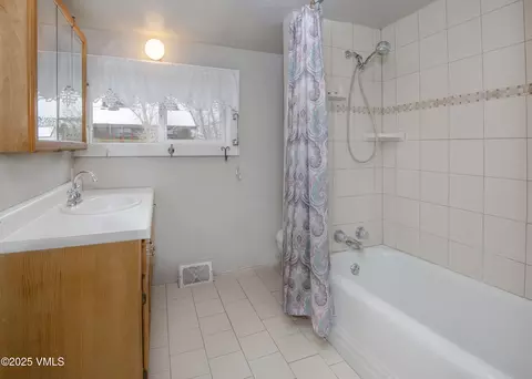 Bath - 432 W Fifth St, Eagle, CO 81631 photo 1 of 1