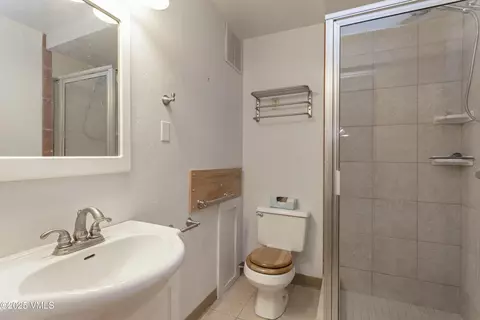 Bath - 610 Castle Dr, Eagle, CO 81631 photo 2 of 2
