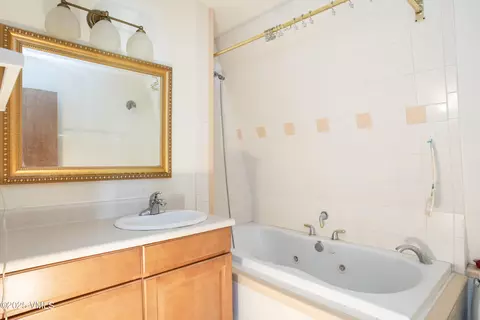 Bath - 610 Castle Dr, Eagle, CO 81631 photo 1 of 2