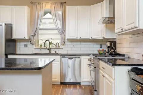 Kitchen - 73 Wren Ct, Eagle, CO 81631 photo 5 of 7