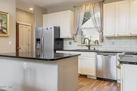Kitchen - 73 Wren Ct, Eagle, CO 81631 photo 4 of 7
