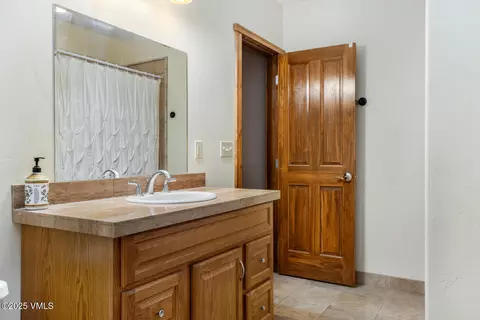 Bath - 73 Wren Ct, Eagle, CO 81631 photo 5 of 6