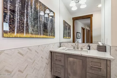 Bath - 944 Hernage Creek Rd, Eagle, CO 81631 photo 3 of 4