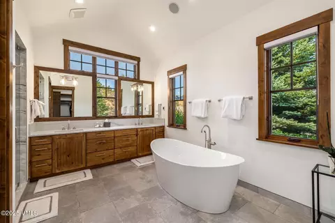 Bath - 944 Hernage Creek Rd, Eagle, CO 81631 photo 1 of 4
