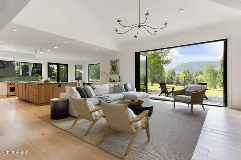 161 Stagecoach Rd, Edwards, CO 81632