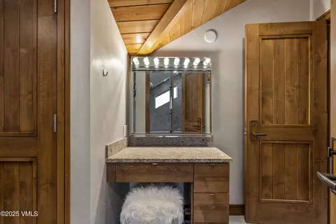 Bath - 100 E Meadow Dr #25, Vail, CO 81657 photo 3 of 7