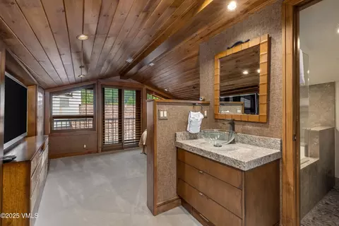 Bath - 100 E Meadow Dr #25, Vail, CO 81657 photo 6 of 7
