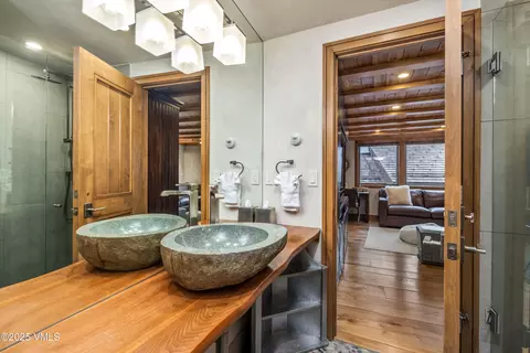 Bath - 100 E Meadow Dr #25, Vail, CO 81657 photo 1 of 7