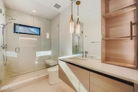 Bath - 2811 Bald Mountain Rd, Vail, CO 81657 photo 4 of 11