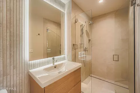 Bath - 2811 Bald Mountain Rd, Vail, CO 81657 photo 6 of 11