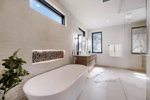 Bath - 2811 Bald Mountain Rd, Vail, CO 81657 photo 10 of 11