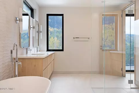 Bath - 2811 Bald Mountain Rd, Vail, CO 81657 photo 1 of 10