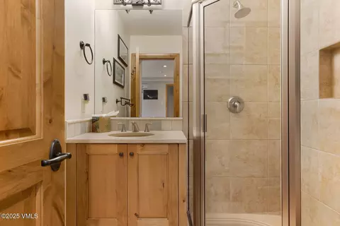 Bath - 422 Harrier Cir, Eagle, CO 81631 photo 6 of 6