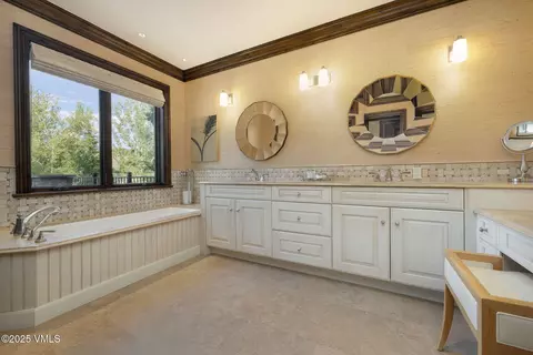 Bath - 463 Borders Rd, Beaver Creek, CO 81620 photo 6 of 8