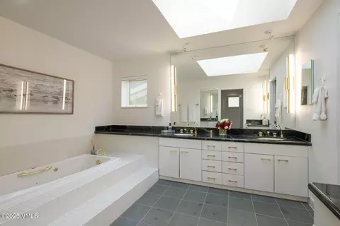 Bath - 100 E Meadow Dr #30, Vail, CO 81657 photo 2 of 2