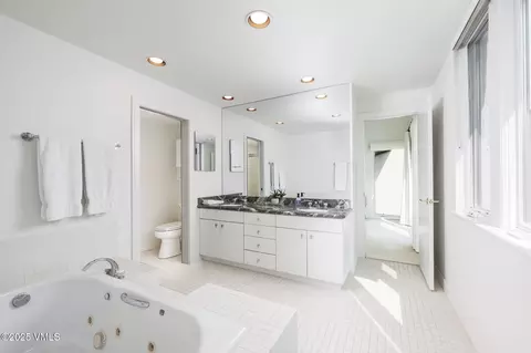 Bath - 100 E Meadow Dr #30, Vail, CO 81657 photo 1 of 2