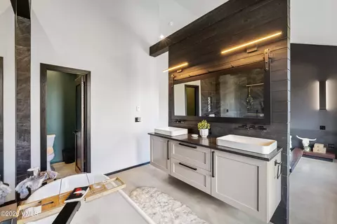 Bath - 2188 E Haystacker Dr, Eagle, CO 81631 photo 2 of 5