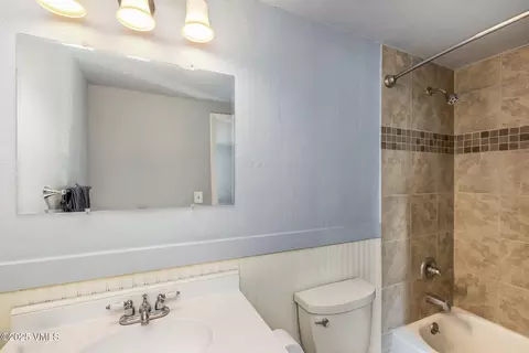 Bath - 246 Capitol St, Eagle, CO 81631 photo 2 of 2