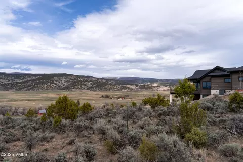 989 E Haystacker Dr, Eagle, CO 81631 photo 2