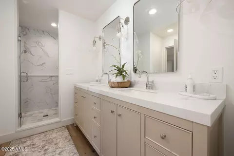 Bath - 203 Arrowhead Dr W, Edwards, CO 81632 photo 1 of 2