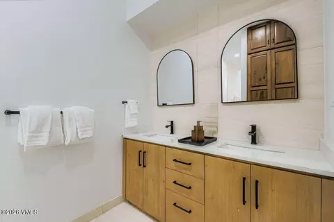 Bath - 770 Potato Patch Dr #14, Vail, CO 81657 photo 1 of 5
