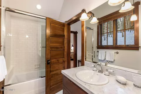 Bath - 3698 Daybreak Rdg, Avon, CO 81620 photo 3 of 5
