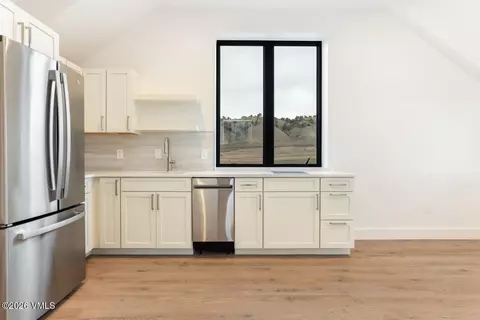 Kitchen - 563 Mount Hope Cir, Eagle, CO 81631 photo 4 of 4
