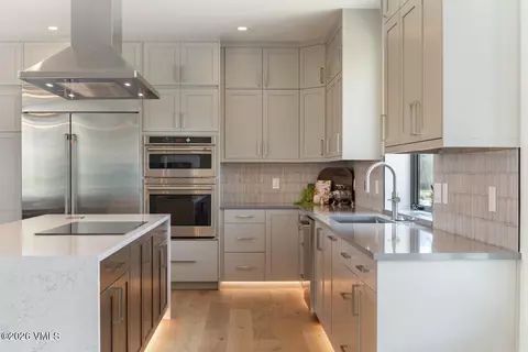 Kitchen - 563 Mount Hope Cir, Eagle, CO 81631 photo 2 of 4