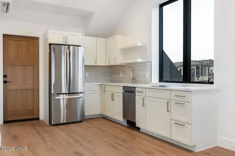 Kitchen - 563 Mount Hope Cir, Eagle, CO 81631 photo 3 of 4