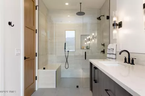 Bath - 563 Mount Hope Cir, Eagle, CO 81631 photo 3 of 8