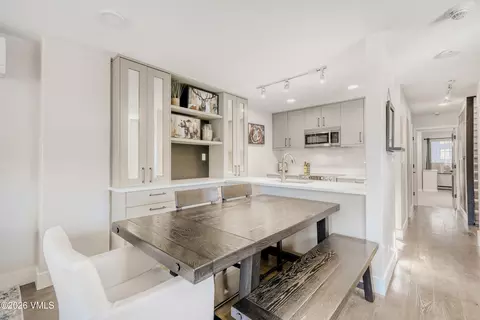 137 Benchmark Rd #327, Avon, CO 81620