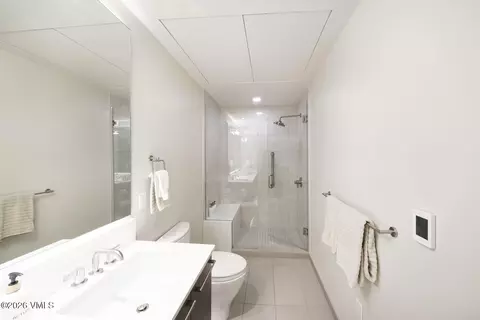 Bath - 430 S Frontage Rd #RU-206, Vail, CO 81657 photo 2 of 5
