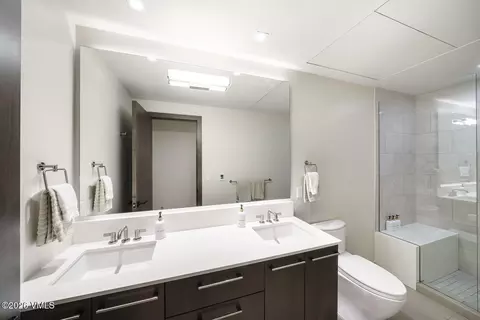 Bath - 430 S Frontage Rd #RU-206, Vail, CO 81657 photo 1 of 5