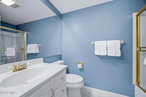 Bath - 1650 Fall Ridge Rd #412, Vail, CO 81657 photo 2 of 3