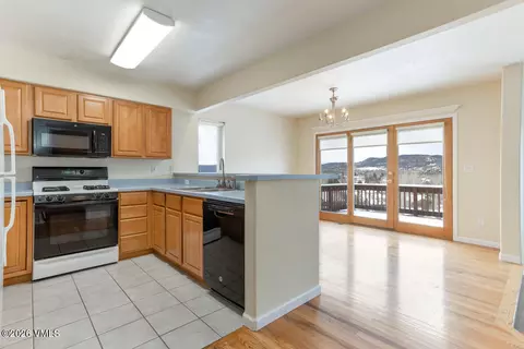 Kitchen - 201 Golden Eagle #D1, Eagle, CO 81631 photo 3 of 5