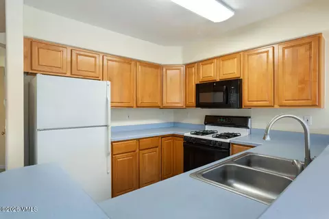 Kitchen - 201 Golden Eagle #D1, Eagle, CO 81631 photo 2 of 5