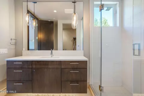 Bath - 2440 Chamonix Ln, Vail, CO 81657 photo 6 of 11