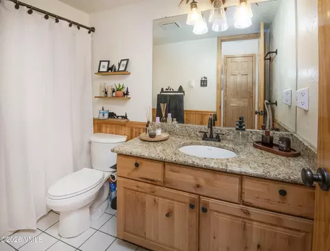 Bath - 5024 S Main Gore Dr #B 14, Vail, CO 81657 photo 1 of 2