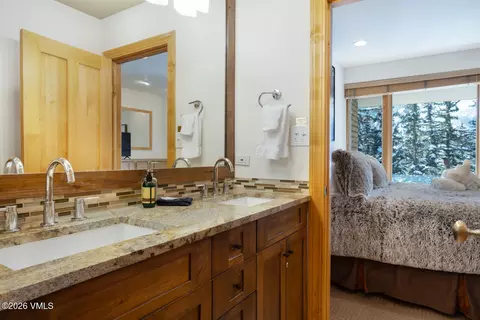 Bath - 292 E Meadow Drive Dr #558, Vail, CO 81657 photo 2 of 4