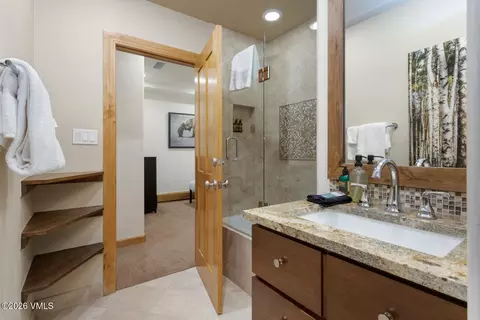 Bath - 292 E Meadow Drive Dr #558, Vail, CO 81657 photo 3 of 4