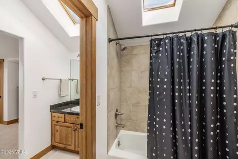 Bath - 2044 Eagle Ranch Rd, Eagle, CO 81631 photo 4 of 5