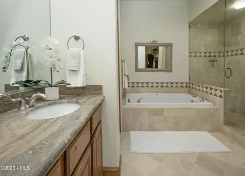 Bath - 280 Hackamore Rd, Edwards, CO 81632 photo 3 of 5