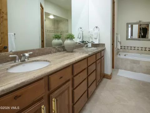 Bath - 280 Hackamore Rd, Edwards, CO 81632 photo 2 of 5