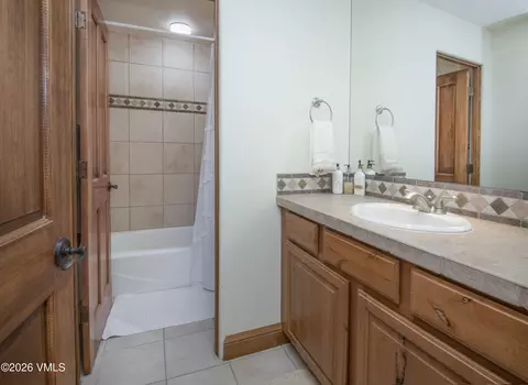 Bath - 280 Hackamore Rd, Edwards, CO 81632 photo 4 of 5