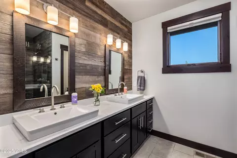 Bath - 140 Hunters View Ln, Eagle, CO 81631 photo 1 of 3