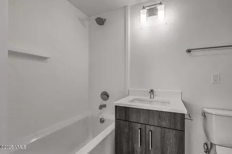 Bath - 91 Mount Hope Cir #A101, Eagle, CO 81631 photo 1 of 2