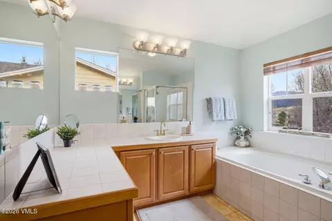 Bath - 172 Longview Ave, Eagle, CO 81631 photo 1 of 4