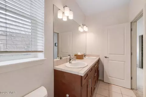 Bath - 835 Sylvan Lake Rd, Eagle, CO 81631 photo 4 of 5
