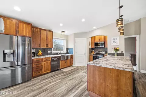 Kitchen - 376 Blacksmith Rd, Eagle, CO 81631 photo 6 of 7