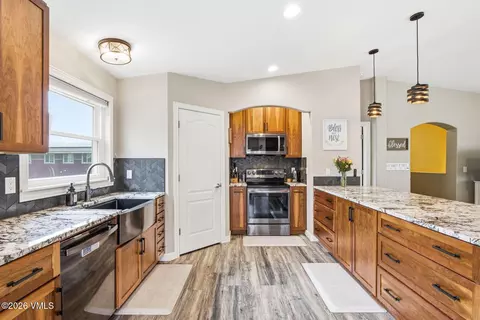 Kitchen - 376 Blacksmith Rd, Eagle, CO 81631 photo 3 of 7